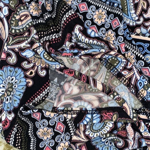 Liz Claiborne career floral top size large - Picture 6 of 6